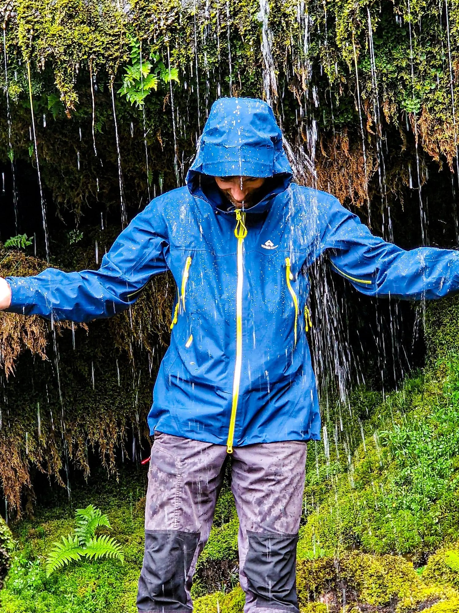 What Makes a Good Hardshell Jacket? A Beginner-Friendly Guide for Hiking and Outdoor Adventures