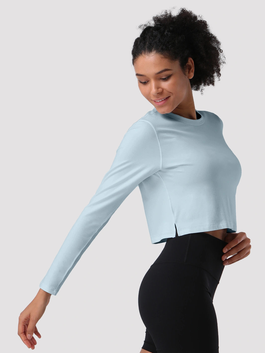 Top a manica lunga cropped e comodo da donna