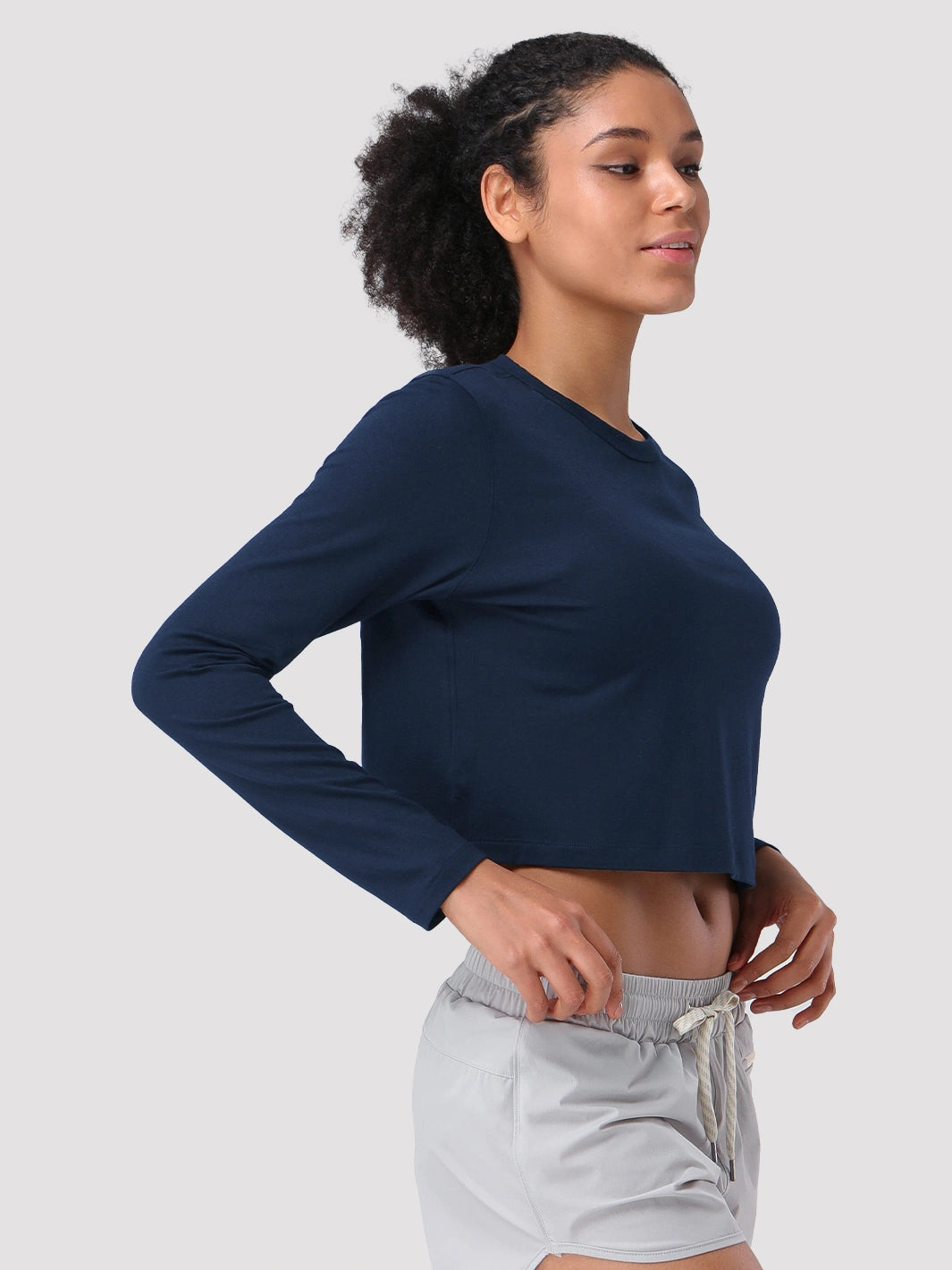 Top a manica lunga cropped e comodo da donna