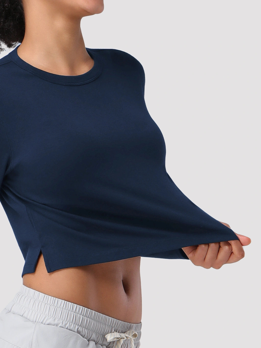 Top a manica lunga cropped e comodo da donna