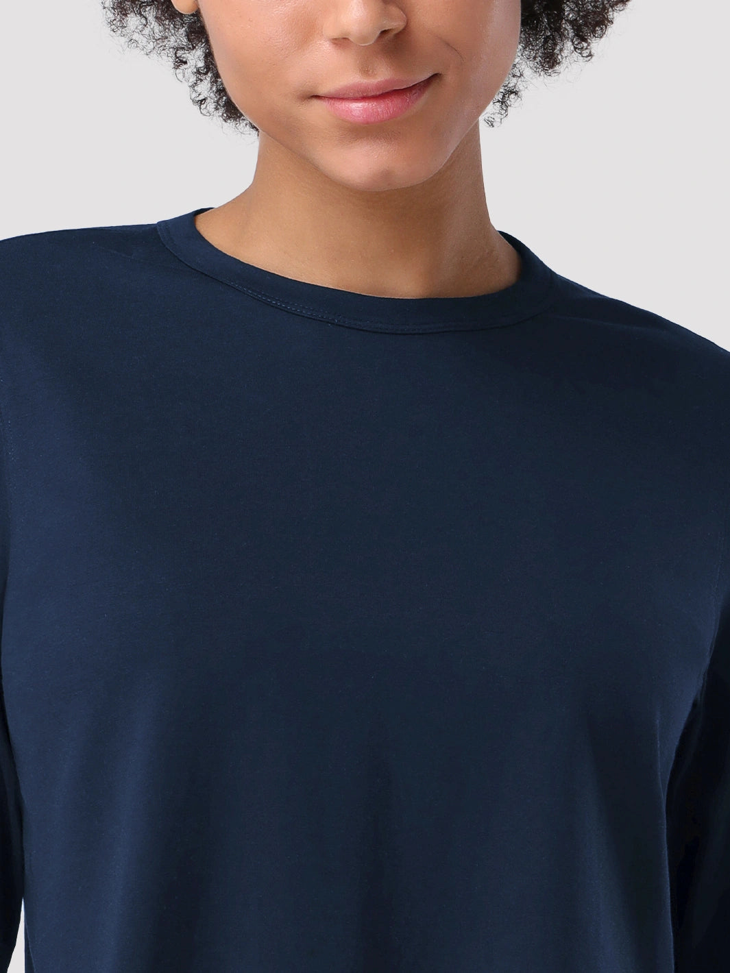 Top a manica lunga cropped e comodo da donna