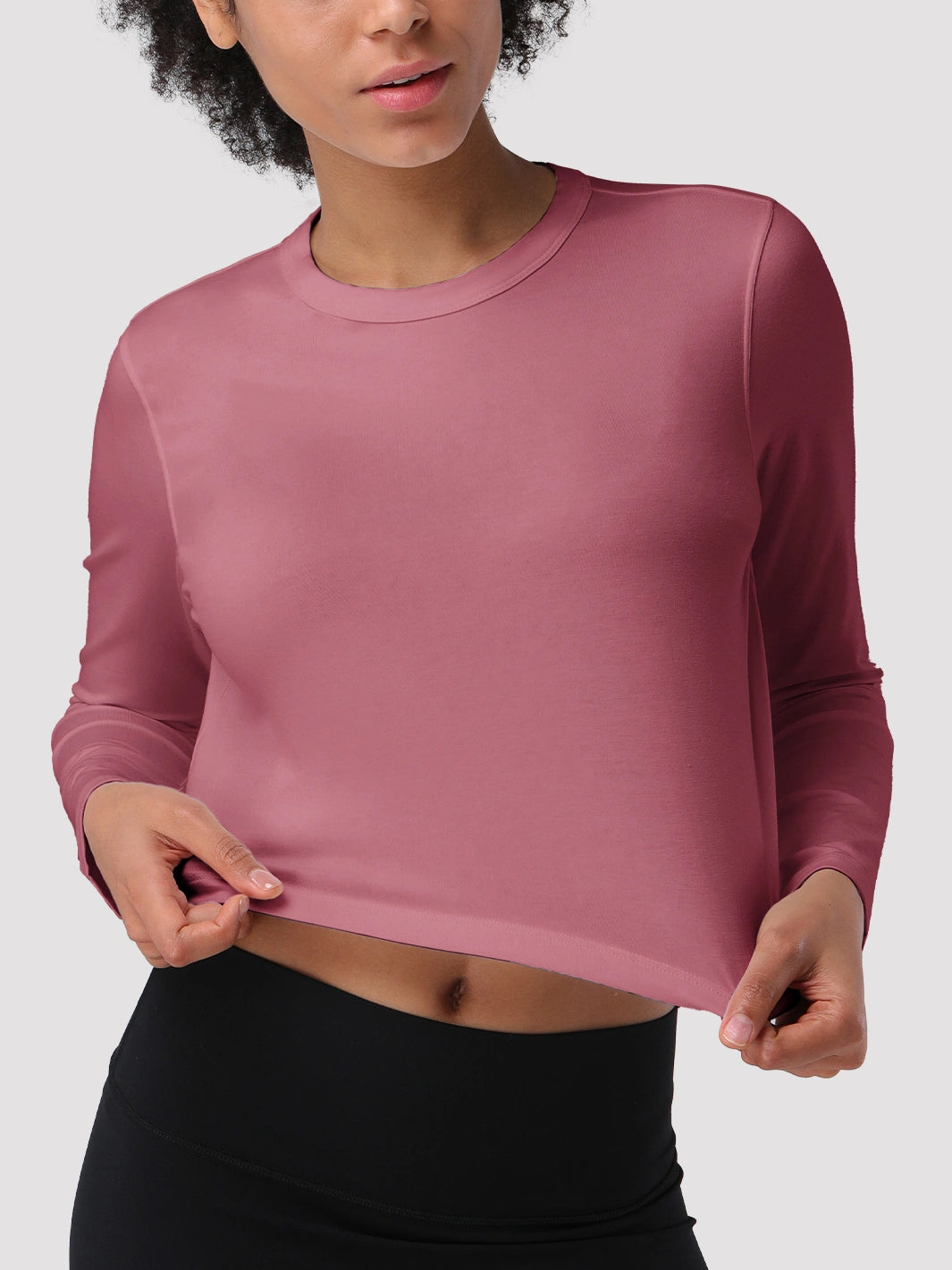 Top a manica lunga cropped e comodo da donna