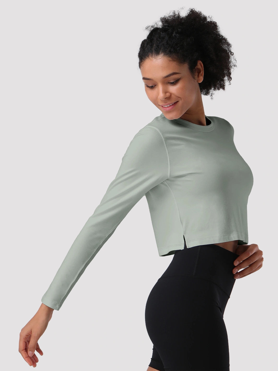 Top a manica lunga cropped e comodo da donna