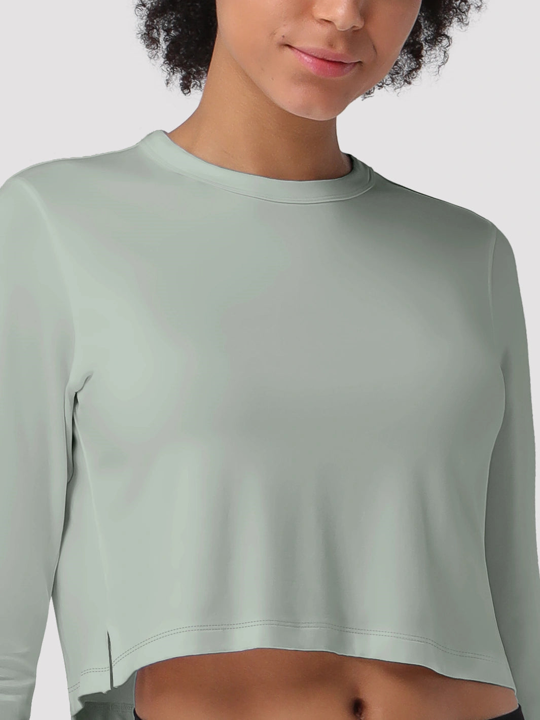 Top a manica lunga cropped e comodo da donna