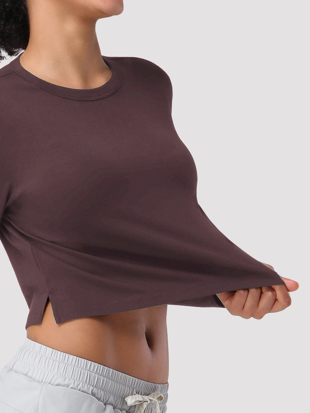 Top a manica lunga cropped e comodo da donna
