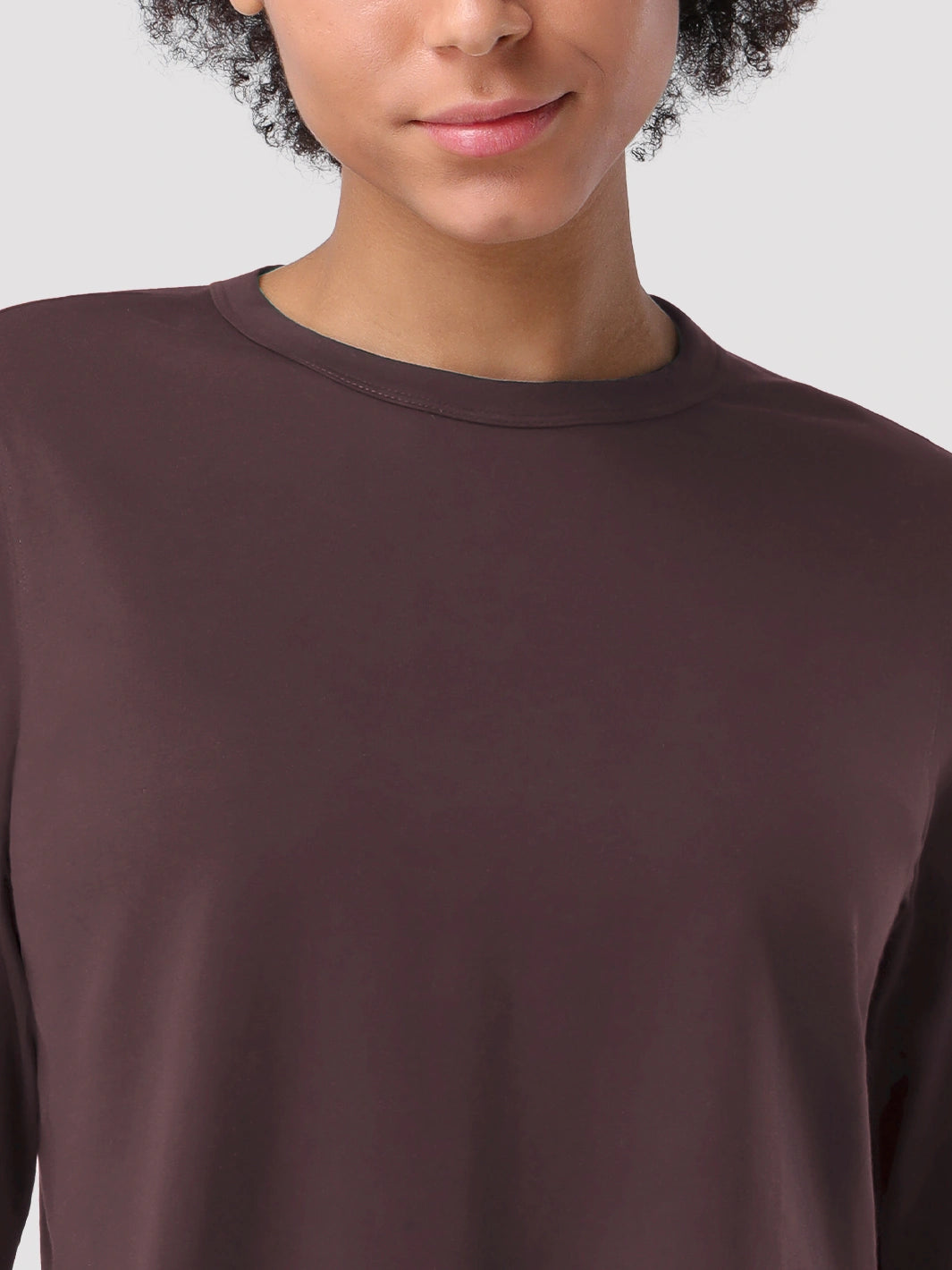 Top a manica lunga cropped e comodo da donna