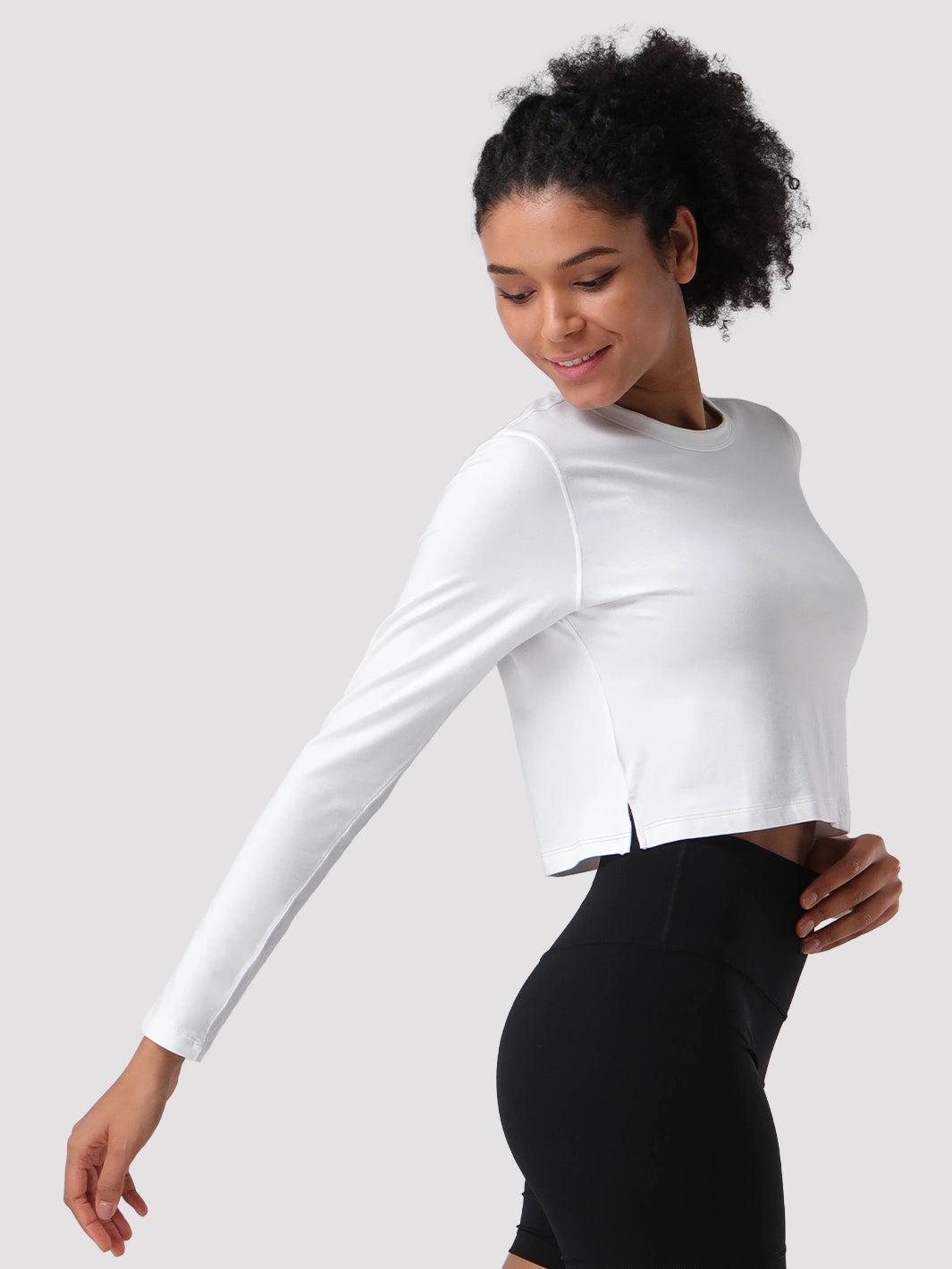 Top a manica lunga cropped e comodo da donna