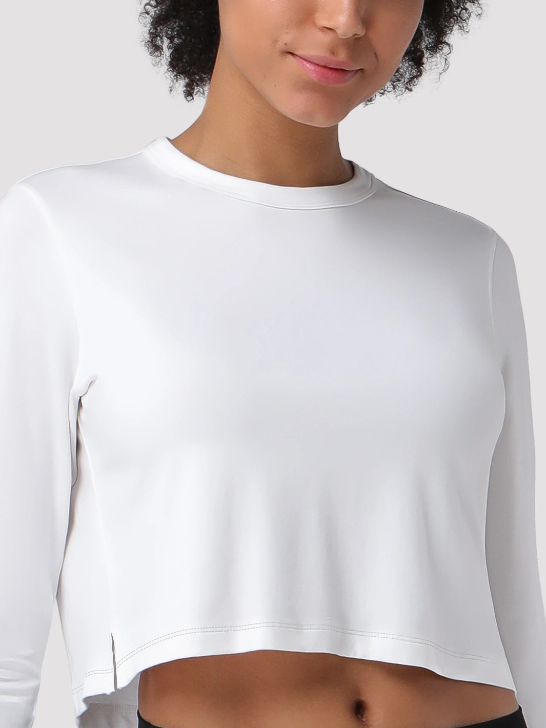 Top a manica lunga cropped e comodo da donna