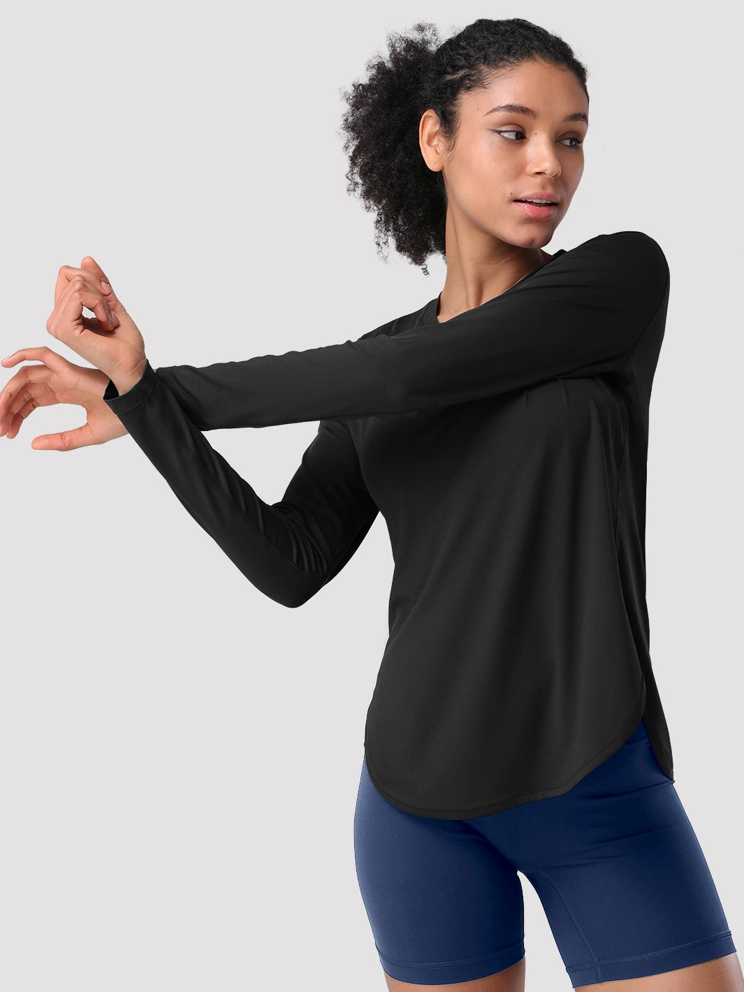Camiseta de protección solar UPF 50+ con dobladillo alto-bajo para mujer