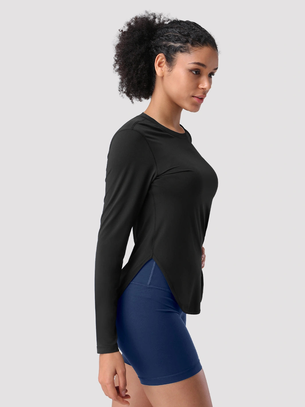 Camiseta de protección solar UPF 50+ con dobladillo alto-bajo para mujer