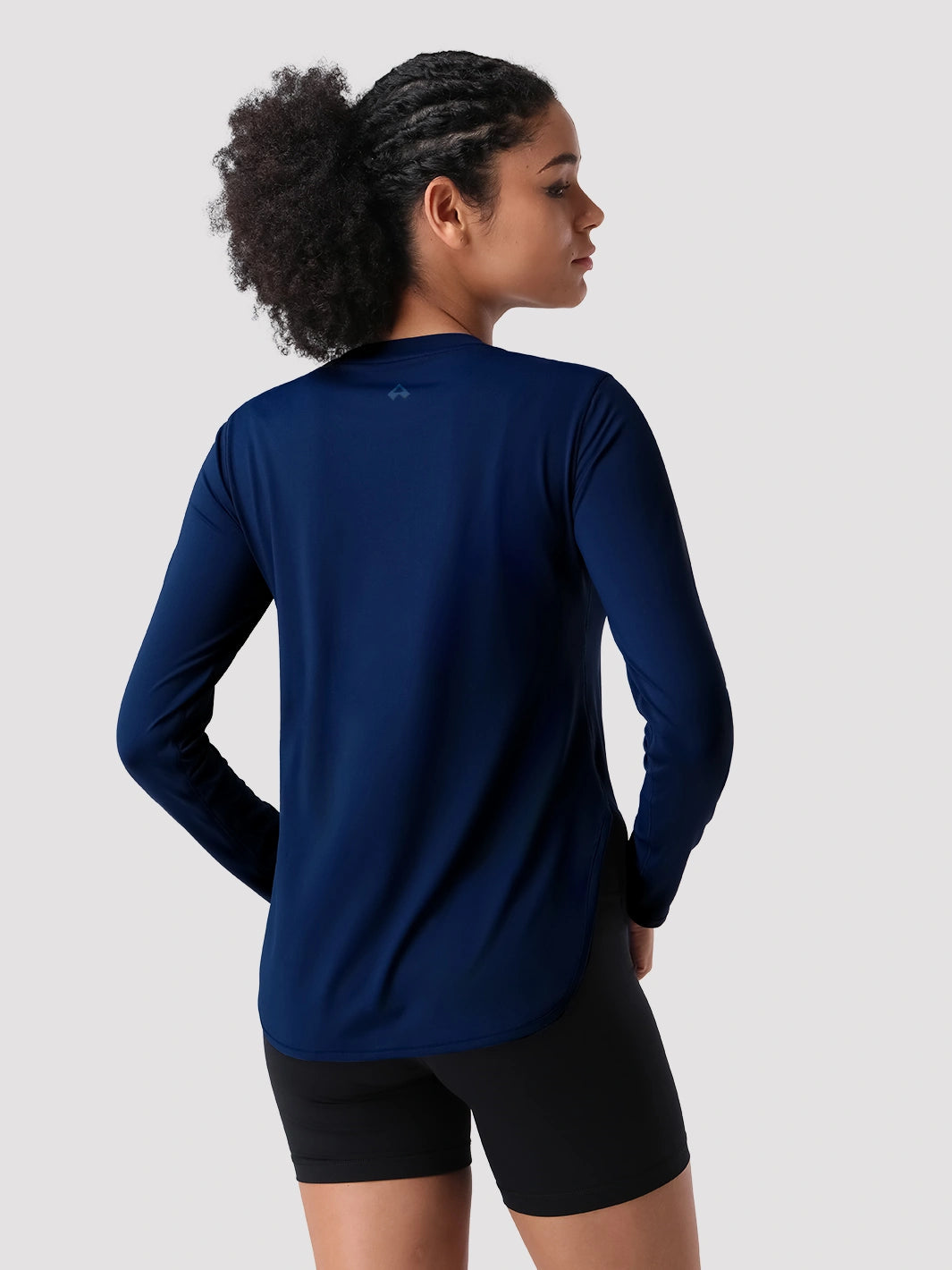 Camiseta de protección solar UPF 50+ con dobladillo alto-bajo para mujer
