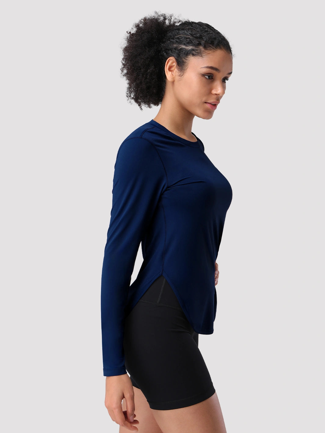 Camiseta de protección solar UPF 50+ con dobladillo alto-bajo para mujer