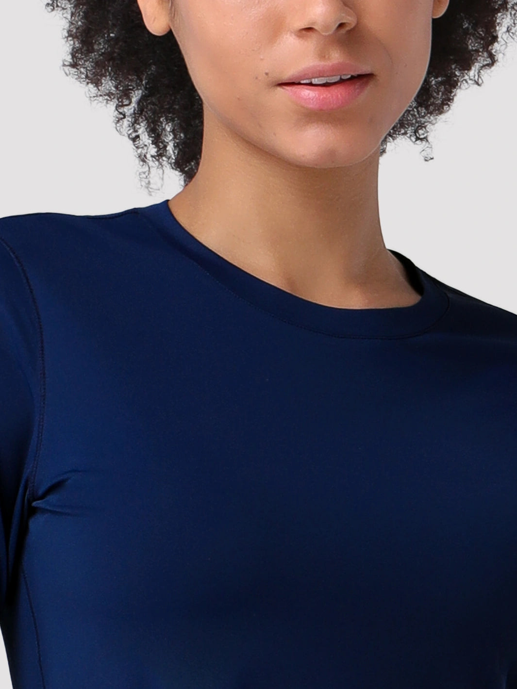 Camiseta de protección solar UPF 50+ con dobladillo alto-bajo para mujer