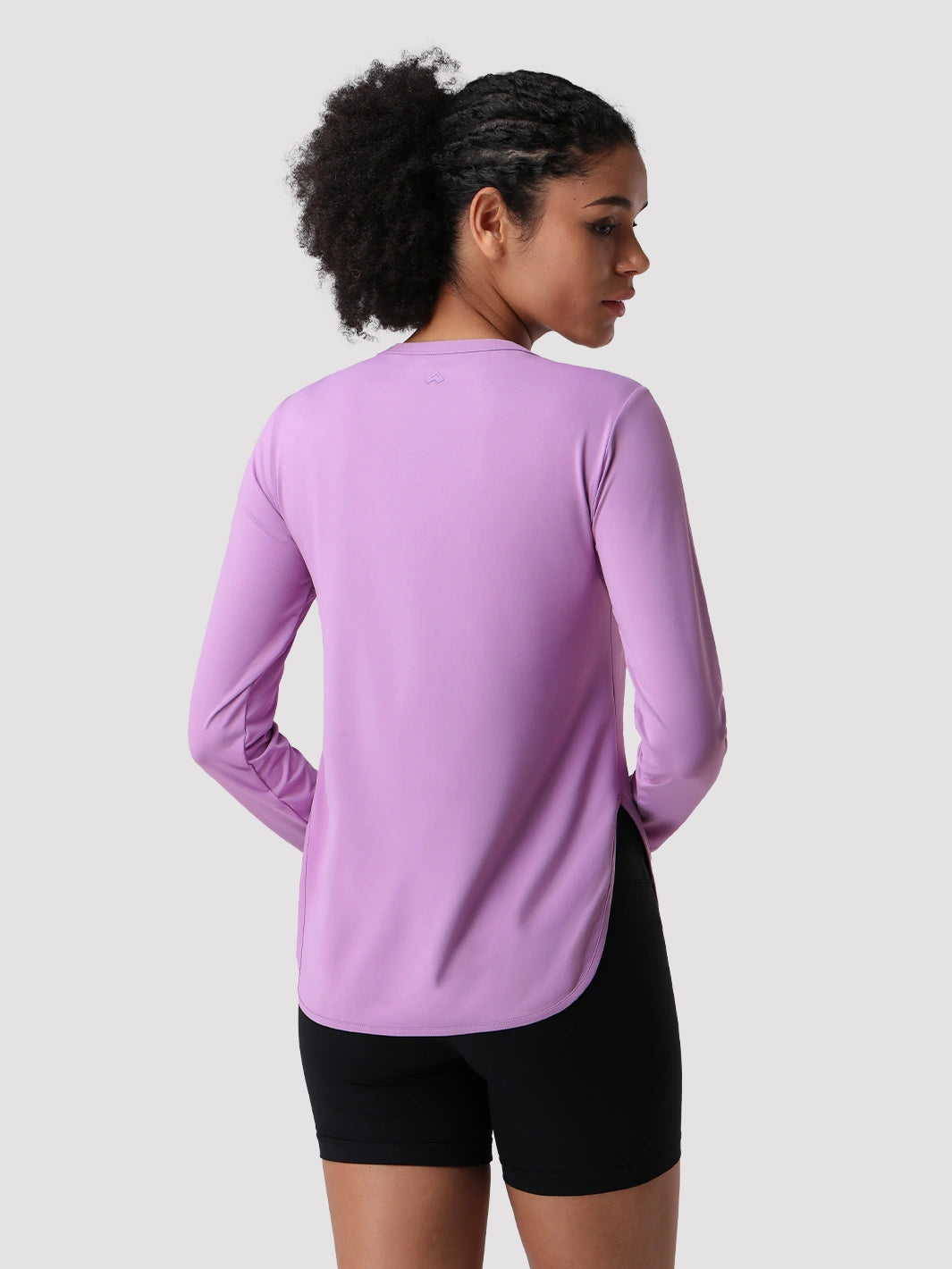 Camiseta de protección solar UPF 50+ con dobladillo alto-bajo para mujer