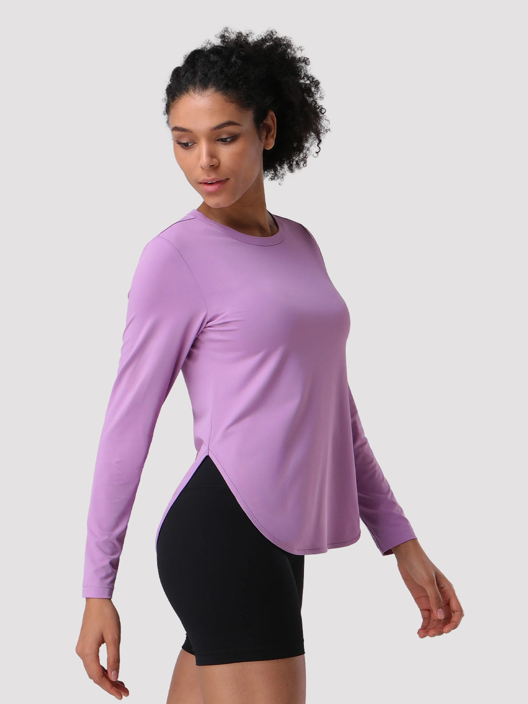 Camiseta de protección solar UPF 50+ con dobladillo alto-bajo para mujer