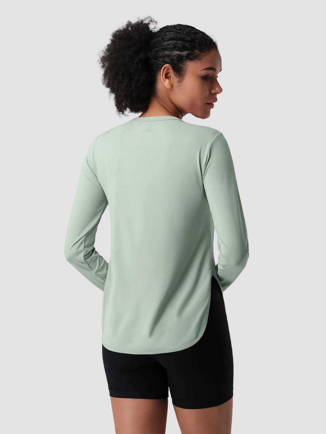 Camiseta de protección solar UPF 50+ con dobladillo alto-bajo para mujer
