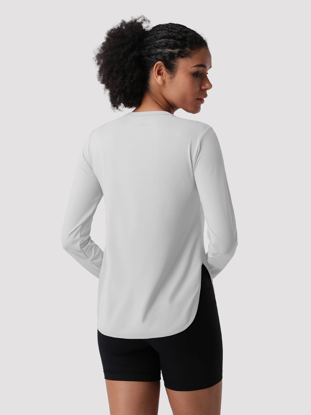Camiseta de protección solar UPF 50+ con dobladillo alto-bajo para mujer