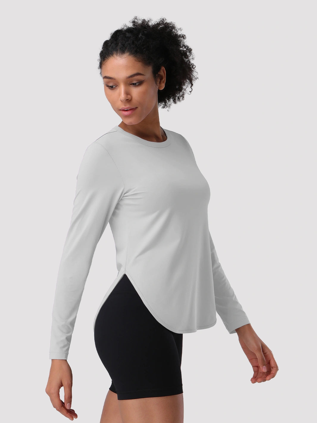 Camiseta de protección solar UPF 50+ con dobladillo alto-bajo para mujer