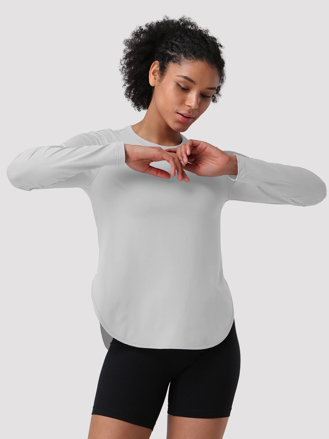 Camiseta de protección solar UPF 50+ con dobladillo alto-bajo para mujer