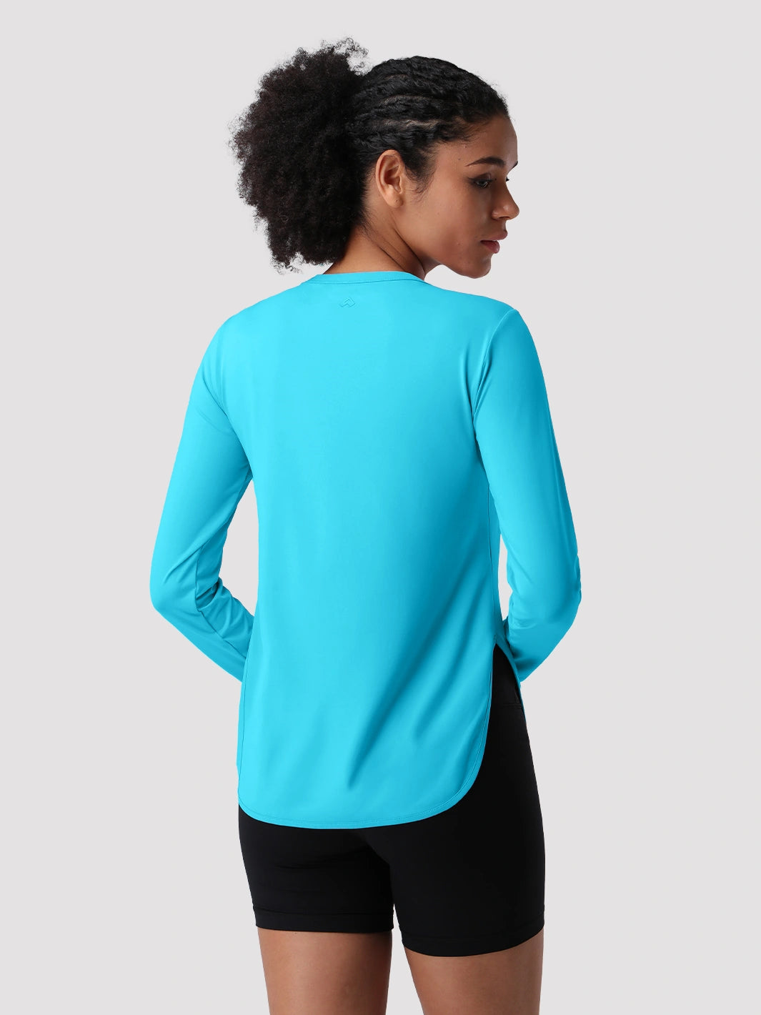 Camiseta de protección solar UPF 50+ con dobladillo alto-bajo para mujer