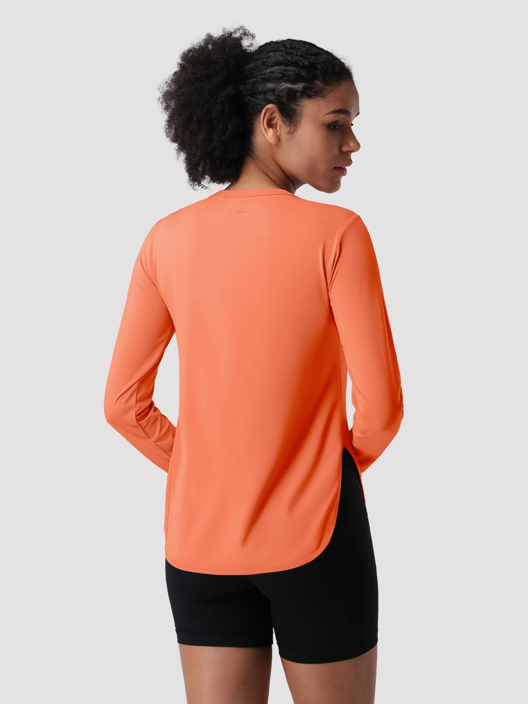 Camiseta de protección solar UPF 50+ con dobladillo alto-bajo para mujer