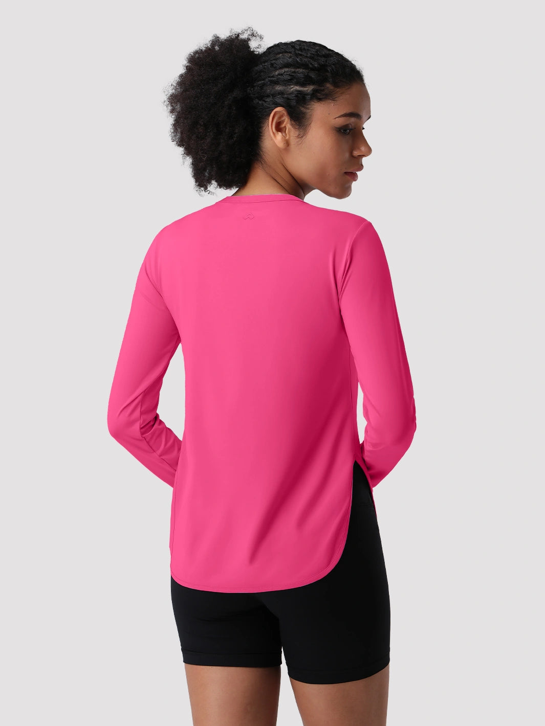 Camiseta de protección solar UPF 50+ con dobladillo alto-bajo para mujer