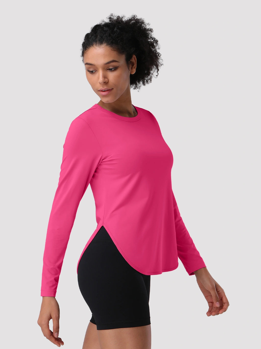 Camiseta de protección solar UPF 50+ con dobladillo alto-bajo para mujer