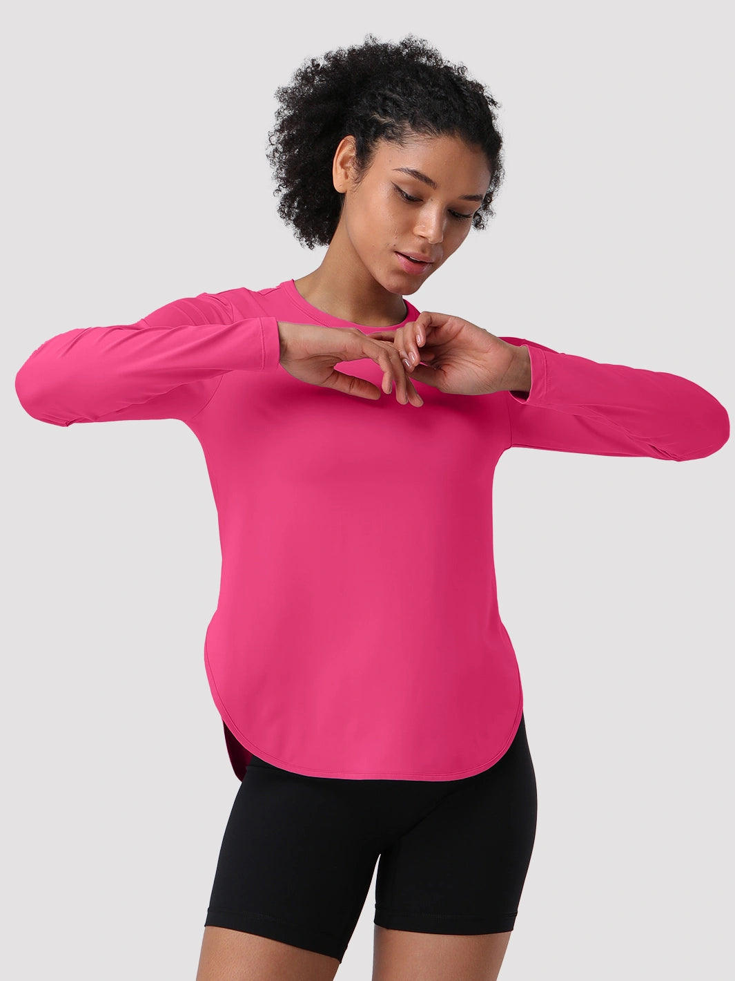 Camiseta de protección solar UPF 50+ con dobladillo alto-bajo para mujer
