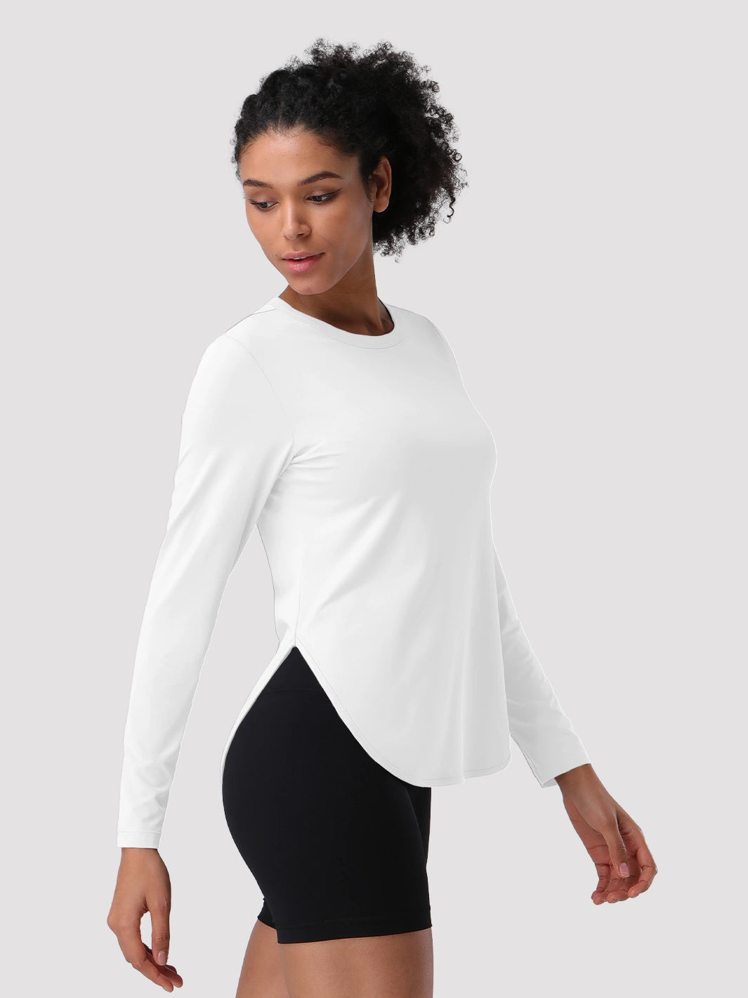 Camiseta de protección solar UPF 50+ con dobladillo alto-bajo para mujer