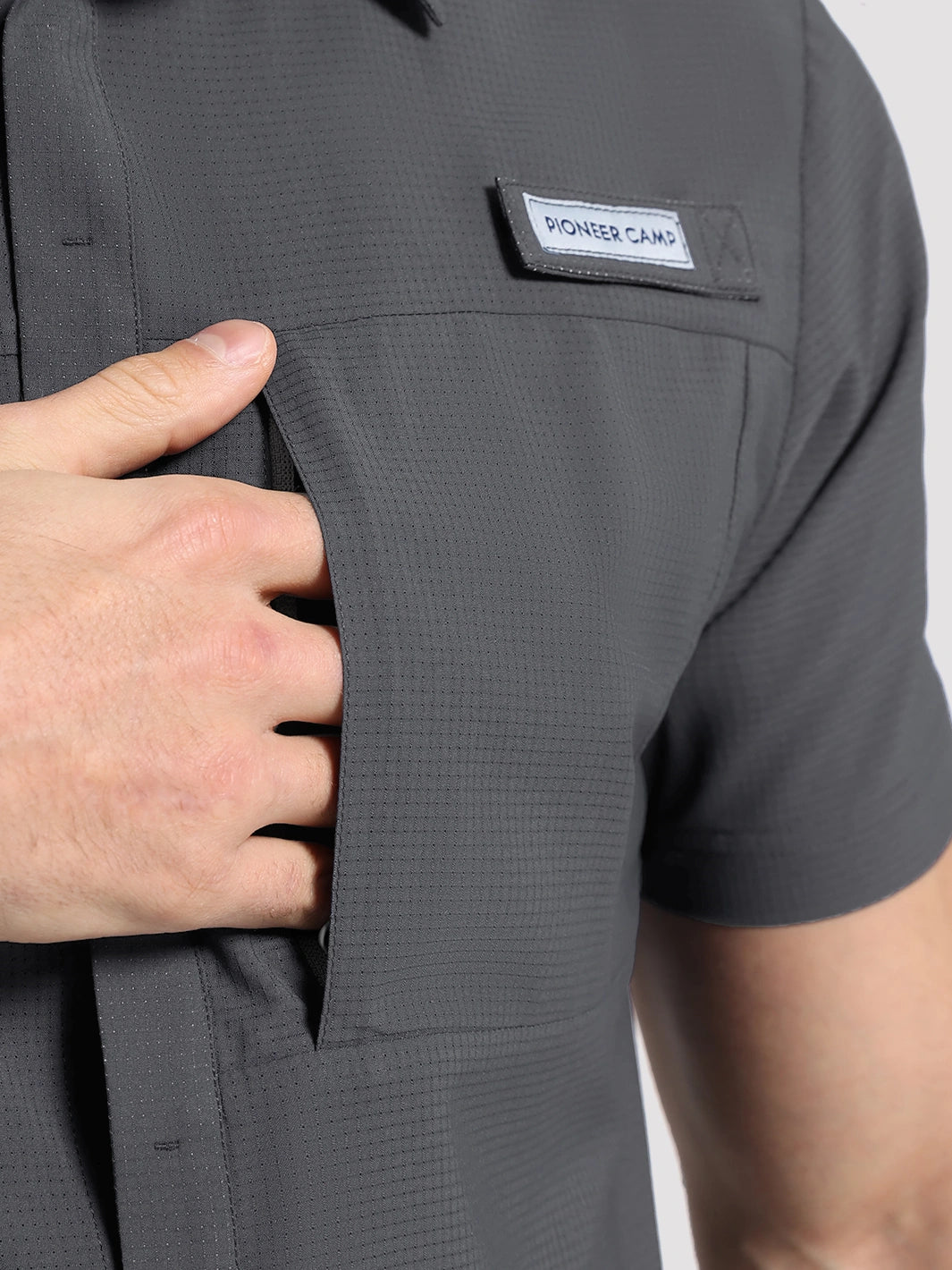Men's UPF 50+ Quick-Dry Fishing Shirt with Rod Holder