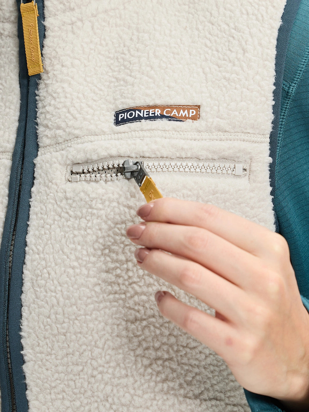 Women's 380G Sherpa Fleece Vest with 3 Zippered Pockets