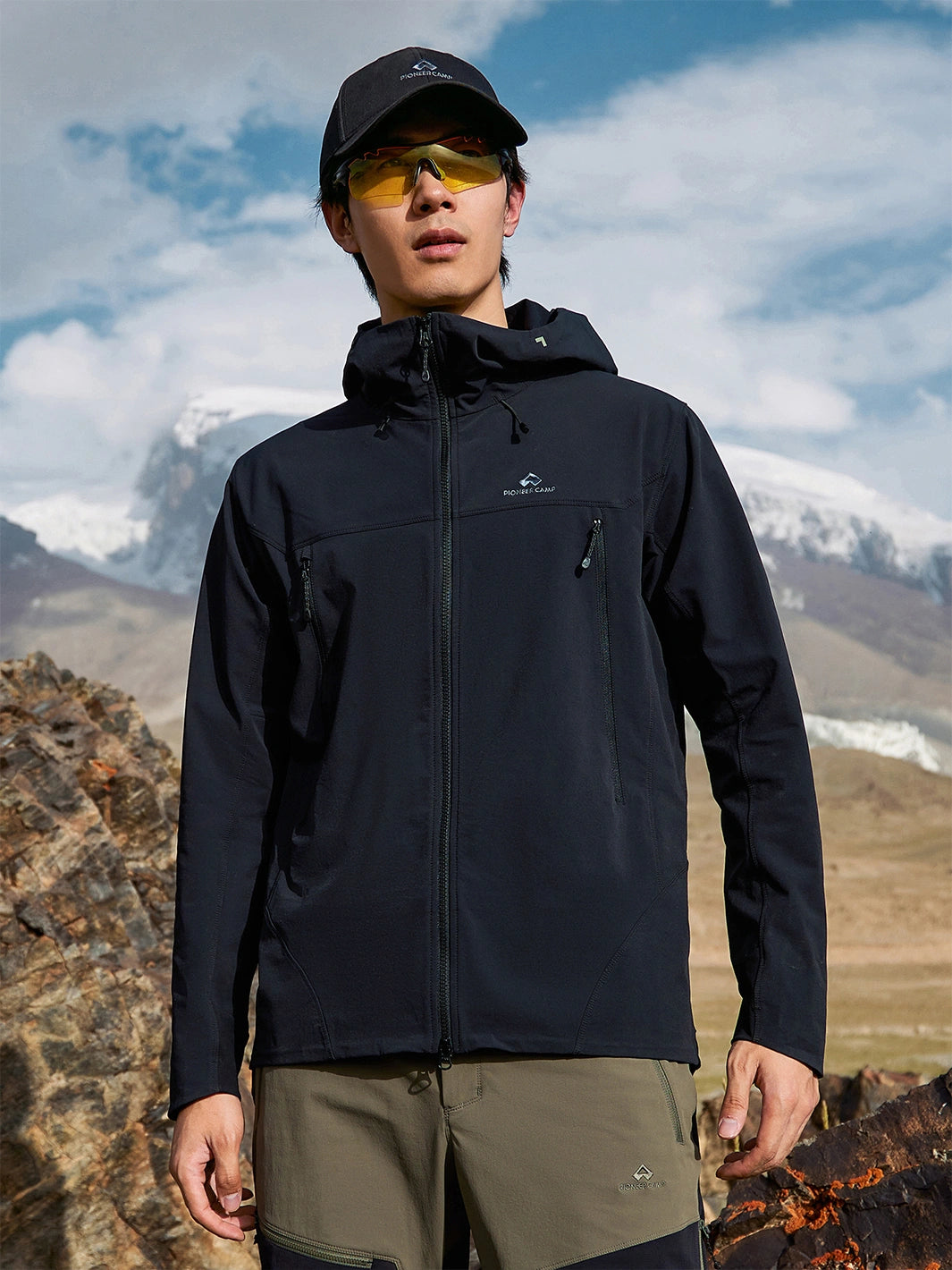 Lu Han's Pick - Men's Durable Hiking Softshell Jacket PIONEER CAMP