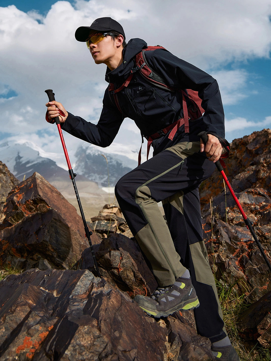Lu Han's Pick - Men's Durable Hiking Softshell Jacket PIONEER CAMP